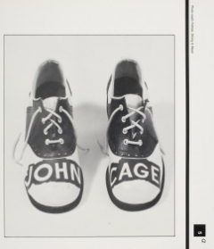 雷·约翰逊，《为约翰·凯奇准备的盒子》，1987年拍摄，8又3/8英寸。x8 in Gift of Carl Solway Gallery，辛辛那提，俄亥俄州2008.12.41