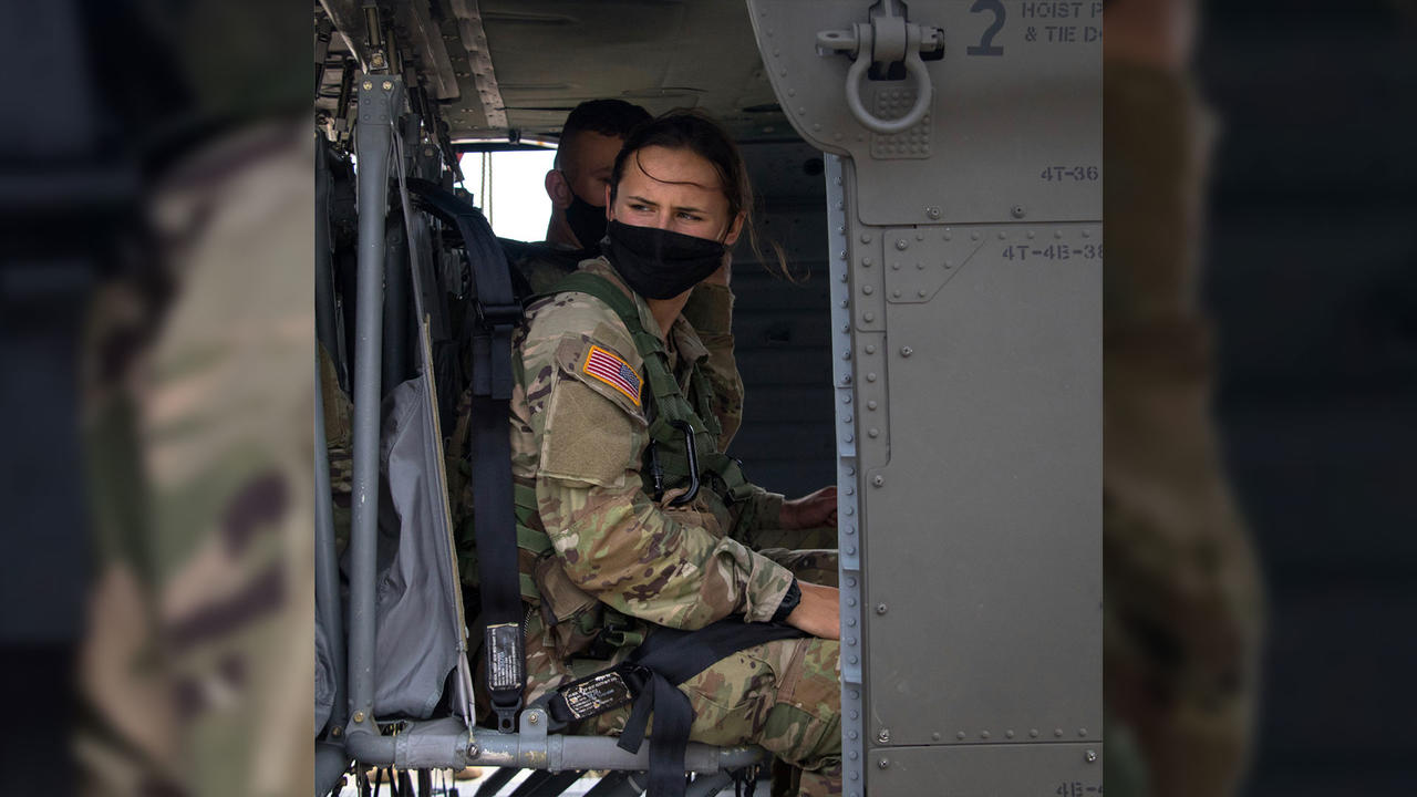 伊莎贝拉·范·阿滕21年在直升机上