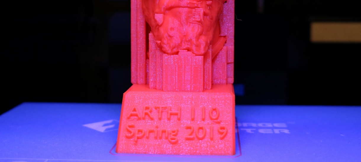 具有读取“ARTH 110 Spring 19”的基础的3D打印的正在进行图像。